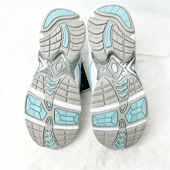 Vionic 23Walk Classic Sneaker Size 7 NWT - Picture 3 of 4